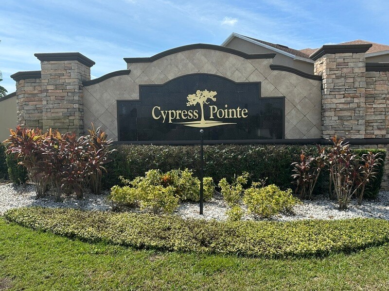 1025 Cypress Pointe Blvd in Davenport, FL - Building Photo