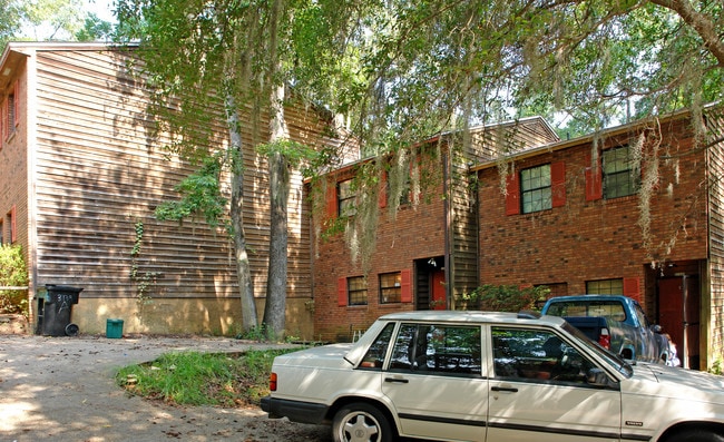 3744 Donovan Dr in Tallahassee, FL - Foto de edificio - Building Photo