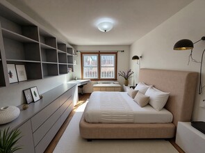 14410 20th Ave, Unit 1 in Whitestone, NY - Foto de edificio - Building Photo