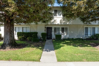 5529 Entrada Cedros in San Jose, CA - Building Photo - Building Photo