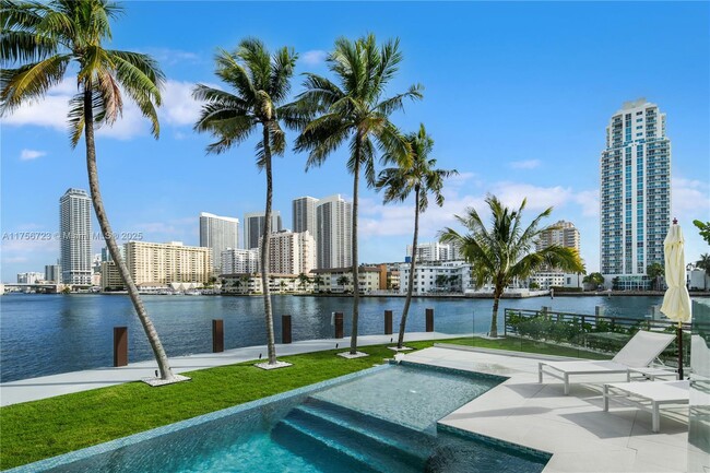 501 Palm Dr in Hallandale Beach, FL - Foto de edificio - Building Photo