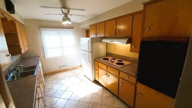 2903 Oakland Rd NE in Cedar Rapids, IA - Building Photo - Building Photo