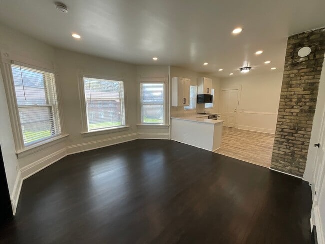 property at 441 E Garfield Ave