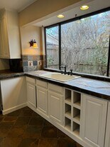 636-638-638 Town Oaks Cir in Kilgore, TX - Building Photo