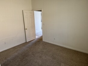 20796 Village Pkwy in California City, CA - Building Photo - Building Photo