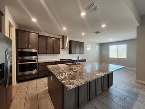 18380 W Sandlewood Dr in Goodyear, AZ - Building Photo - Building Photo
