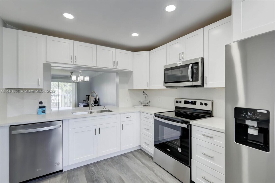 12955 SW 16th Ct, Unit 302 in Pembroke Pines, FL - Building Photo
