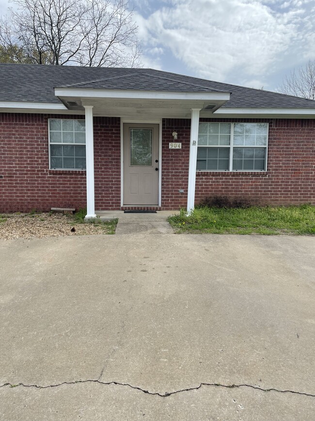 property at 904 W Oklahoma Ave