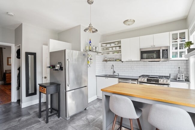 135 Paris St, Unit #C in Boston, MA - Building Photo - Building Photo