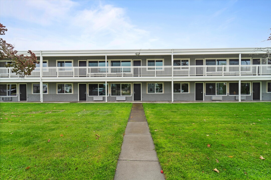 Walla Walla Flats in College Place, WA - Building Photo