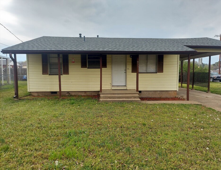 825 Harrell St in Van Buren, AR - Building Photo