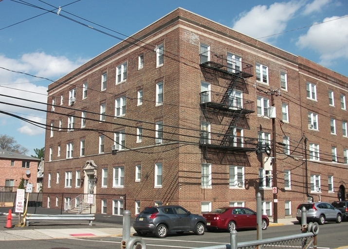 255 Lafayette Ave in Cliffside Park, NJ - Building Photo