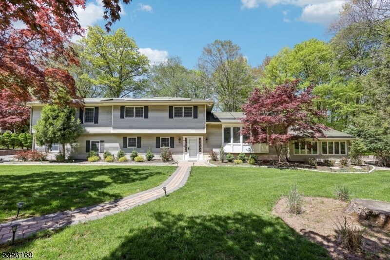 275 Sycamore Ct in Wyckoff, NJ - Building Photo