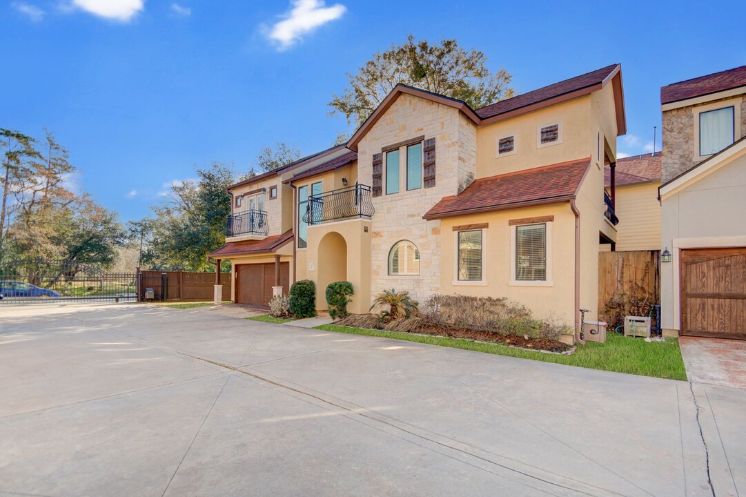 11021 Little John Wy in Houston, TX - Building Photo