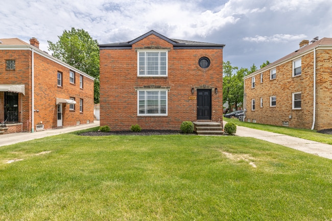 3319 Warren Rd