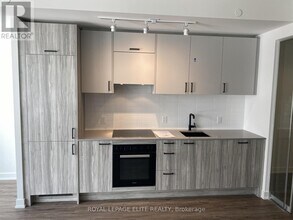 1 Quarrington Ln in North York, ON - Building Photo - Building Photo