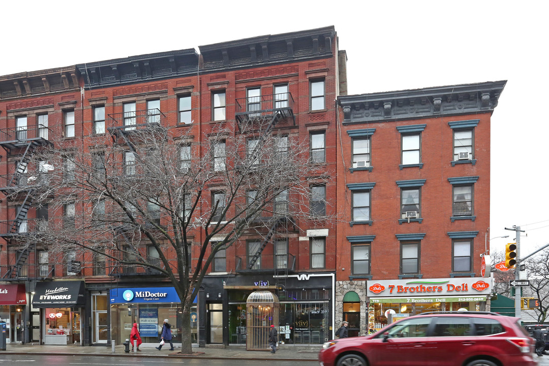 717 Ninth Ave in New York, NY - Foto de edificio