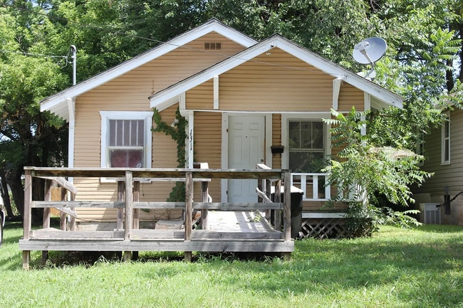 property at 1371 E Blaine St