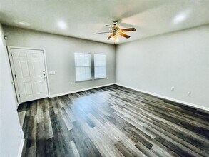 7509 Lazy Creek Dr in Austin, TX - Foto de edificio - Building Photo