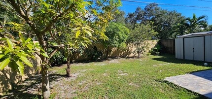 3684 Pinehurst Dr, Unit Effiency in Greenacres, FL - Building Photo - Building Photo