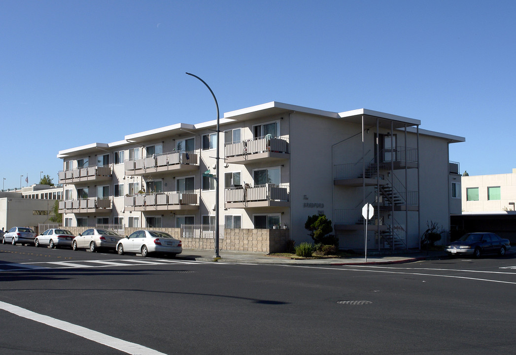 Bradford Apartments in Redwood City, CA - Foto de edificio