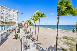 1360 S Ocean Blvd in Pompano Beach, FL - Building Photo - Building Photo