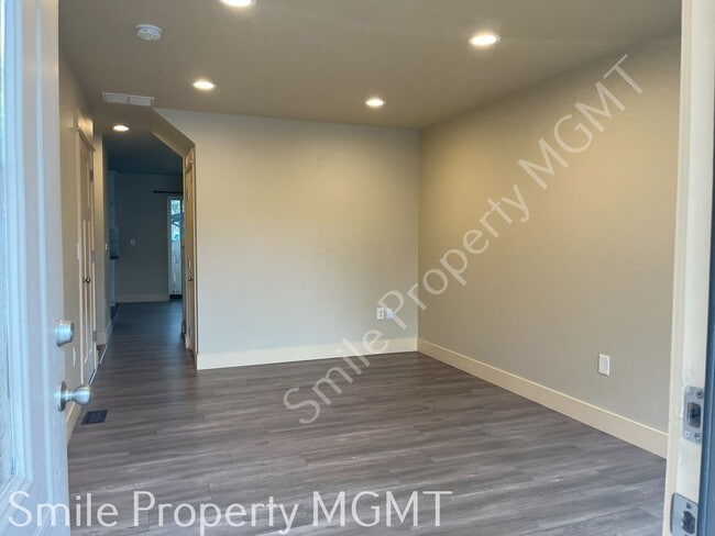 5922 SE 136th Ave in Portland, OR - Building Photo - Building Photo