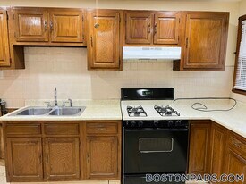 227 Holland St in Somerville, MA - Building Photo