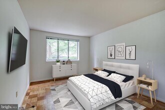 10200 Rockville Pike, Unit 102 in North Bethesda, MD - Building Photo - Building Photo