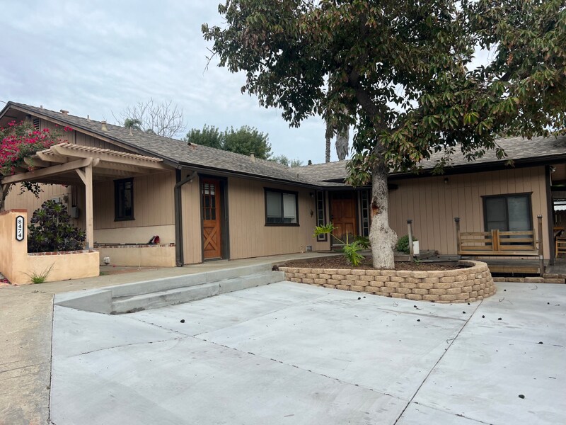 8474 Golden Ridge Rd in Lakeside, CA - Building Photo