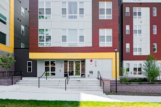 The Residences at Forest Glen in Silver Spring, MD - Foto de edificio - Building Photo