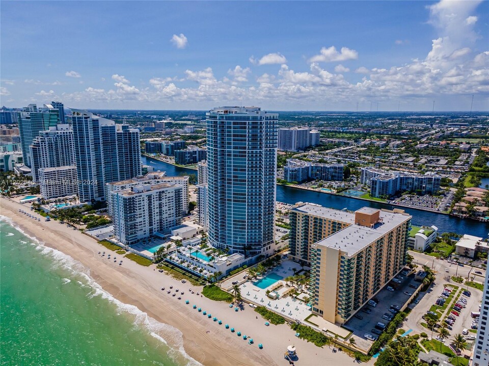 2501 S Ocean Dr in Hollywood, FL - Foto de edificio