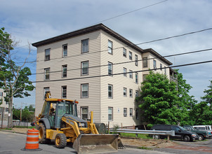 141-143 Grant St in Portland, ME - Foto de edificio - Building Photo