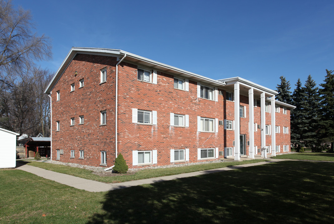 Eaton Ledge Apartments in Grand Ledge, MI - Building Photo