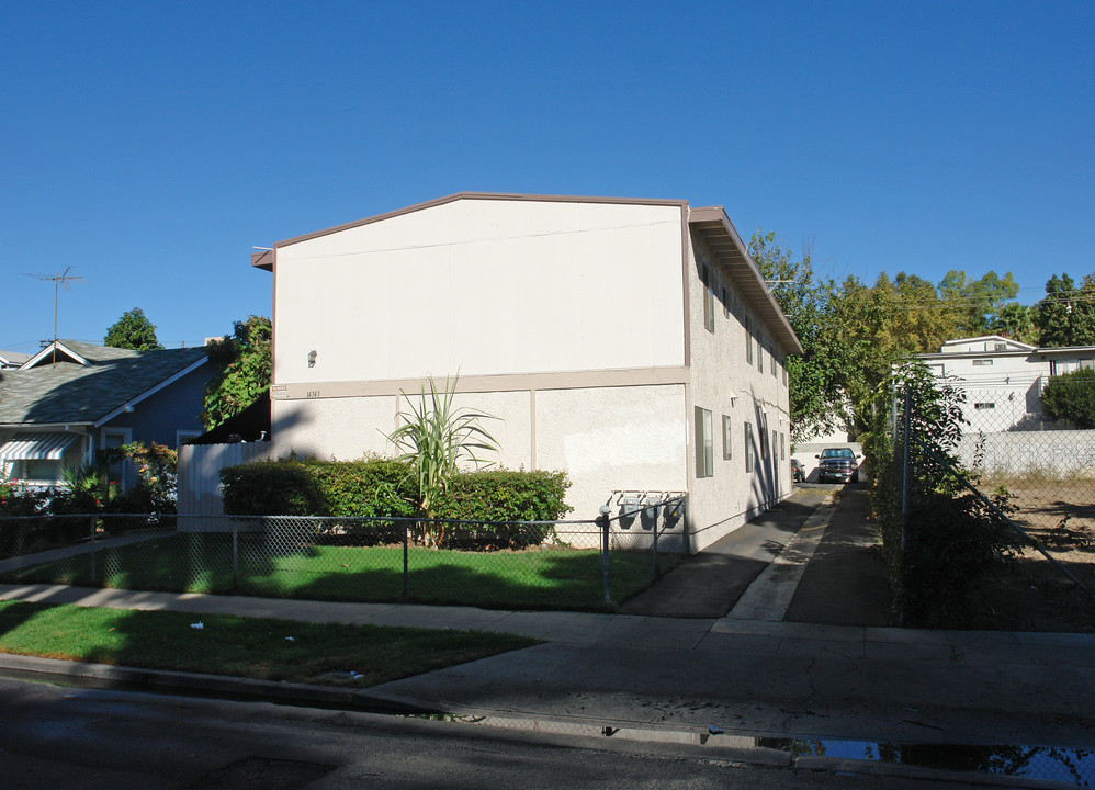 14743 Friar St in Van Nuys, CA - Building Photo