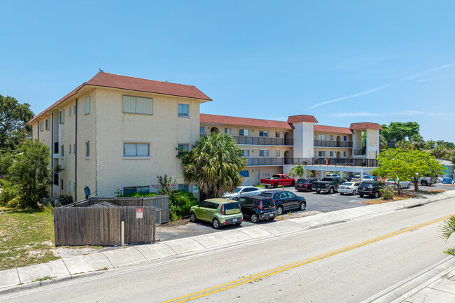 El Castelay Condos