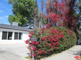 6837 Lubao Ave in Los Angeles, CA - Building Photo