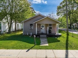 800 N St Antoine St in Lafayette, LA - Building Photo