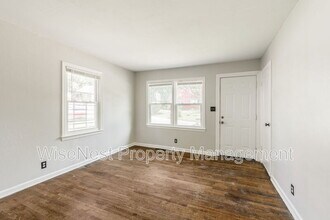 5760 College Ave in Kansas City, MO - Building Photo - Building Photo