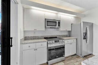 557 Green Springs Pl in West Palm Beach, FL - Building Photo - Building Photo