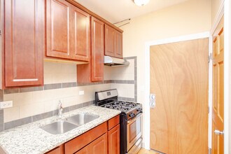 5556 W Belmont Ave-Unit -5556-2 in Chicago, IL - Building Photo - Building Photo