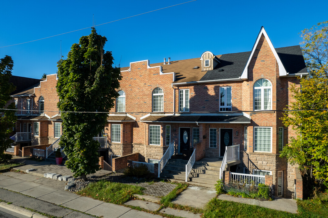 422 Brock St N in Whitby, ON - Building Photo