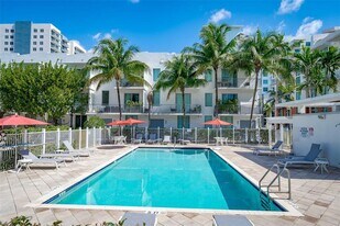 2100 Van Buren St, Unit 421 in Hollywood, FL - Building Photo