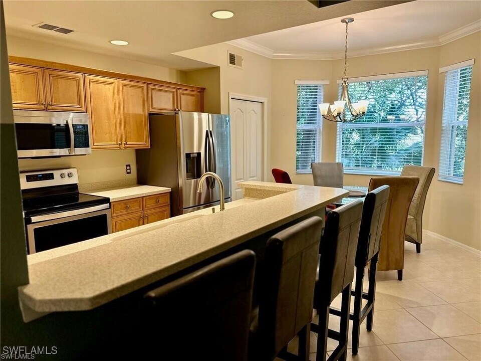 8261 Pathfinder Loop in Ft. Myers, FL - Foto de edificio