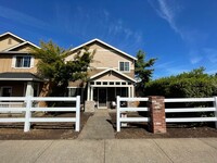 19573 Hummingbird Loop in Oregon City, OR - Building Photo - Building Photo