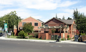 Loyola Plaza in Los Altos, CA - Foto de edificio - Building Photo