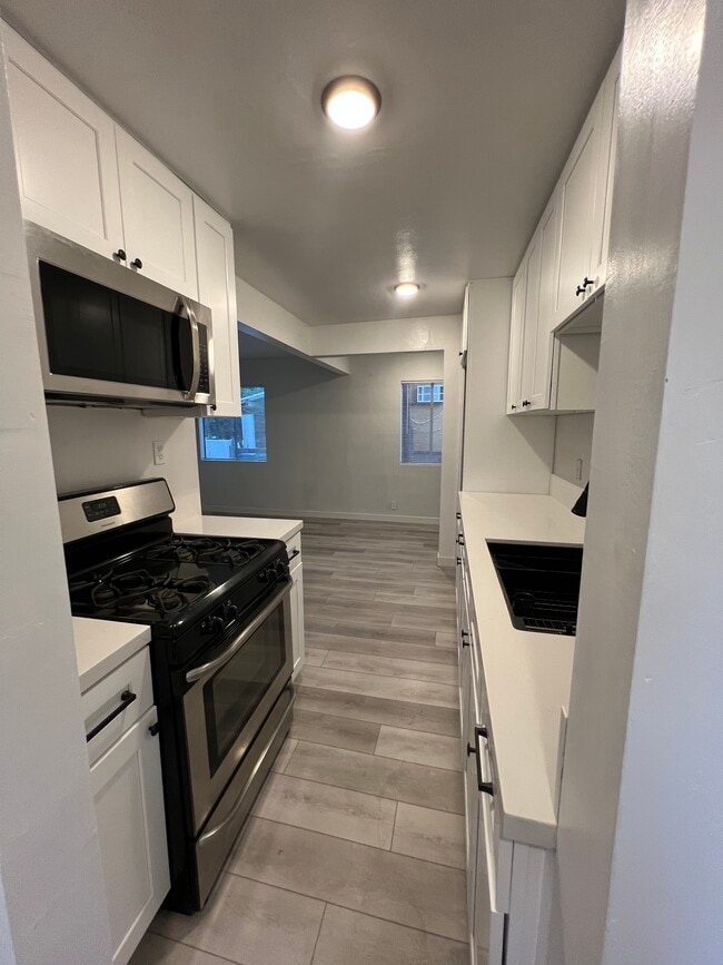 1230 Omelveny Ave in San Fernando, CA - Building Photo - Building Photo