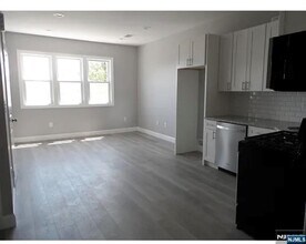 209 Avenue F in Bayonne, NJ - Building Photo - Building Photo