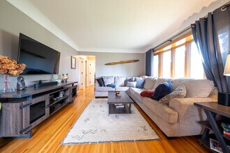 5240 5th St NE in Minneapolis, MN - Building Photo - Building Photo