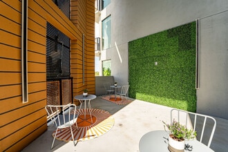 2750 Griffin Rd in Fort Lauderdale, FL - Building Photo - Building Photo